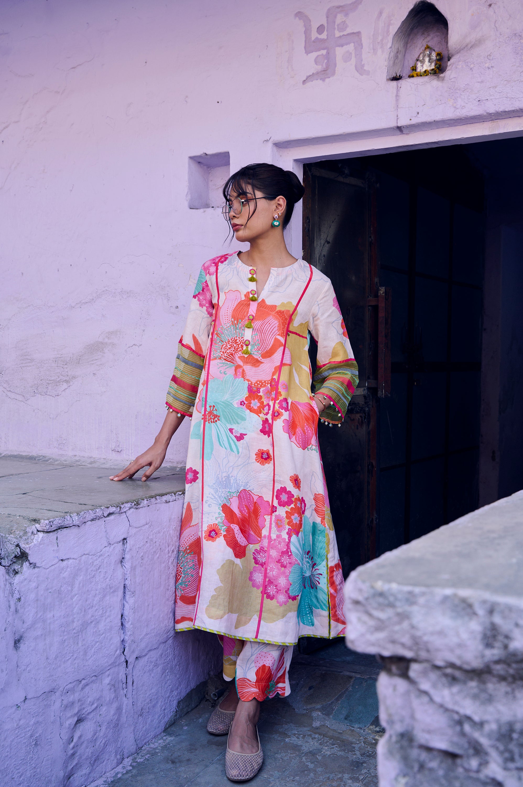Safar Floral Linen Ivory Kurta Set