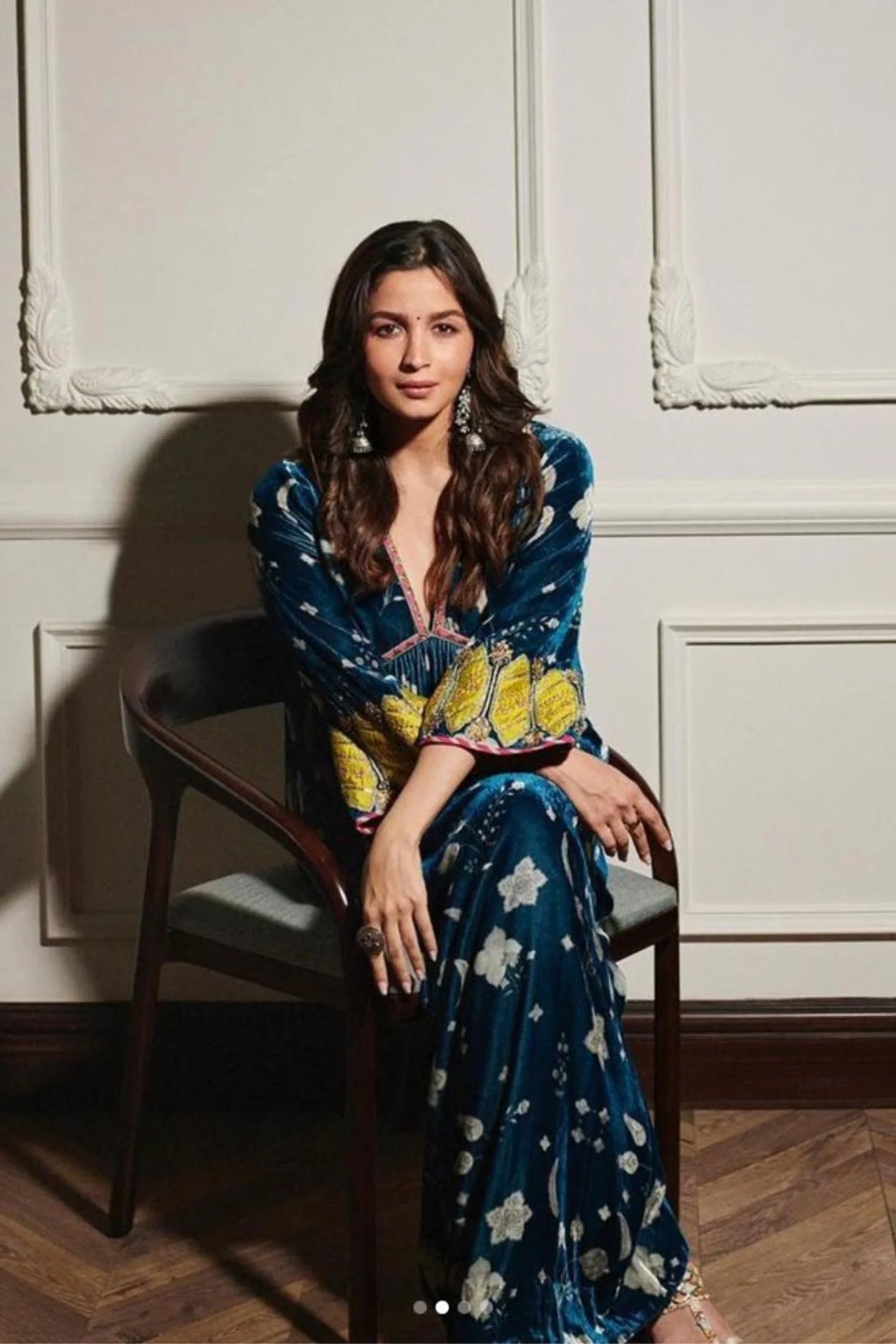 Alia Bhatt Teal Blue Printed Bell Sleeve Silk Velvet Kurta Set – Raji Ramniq