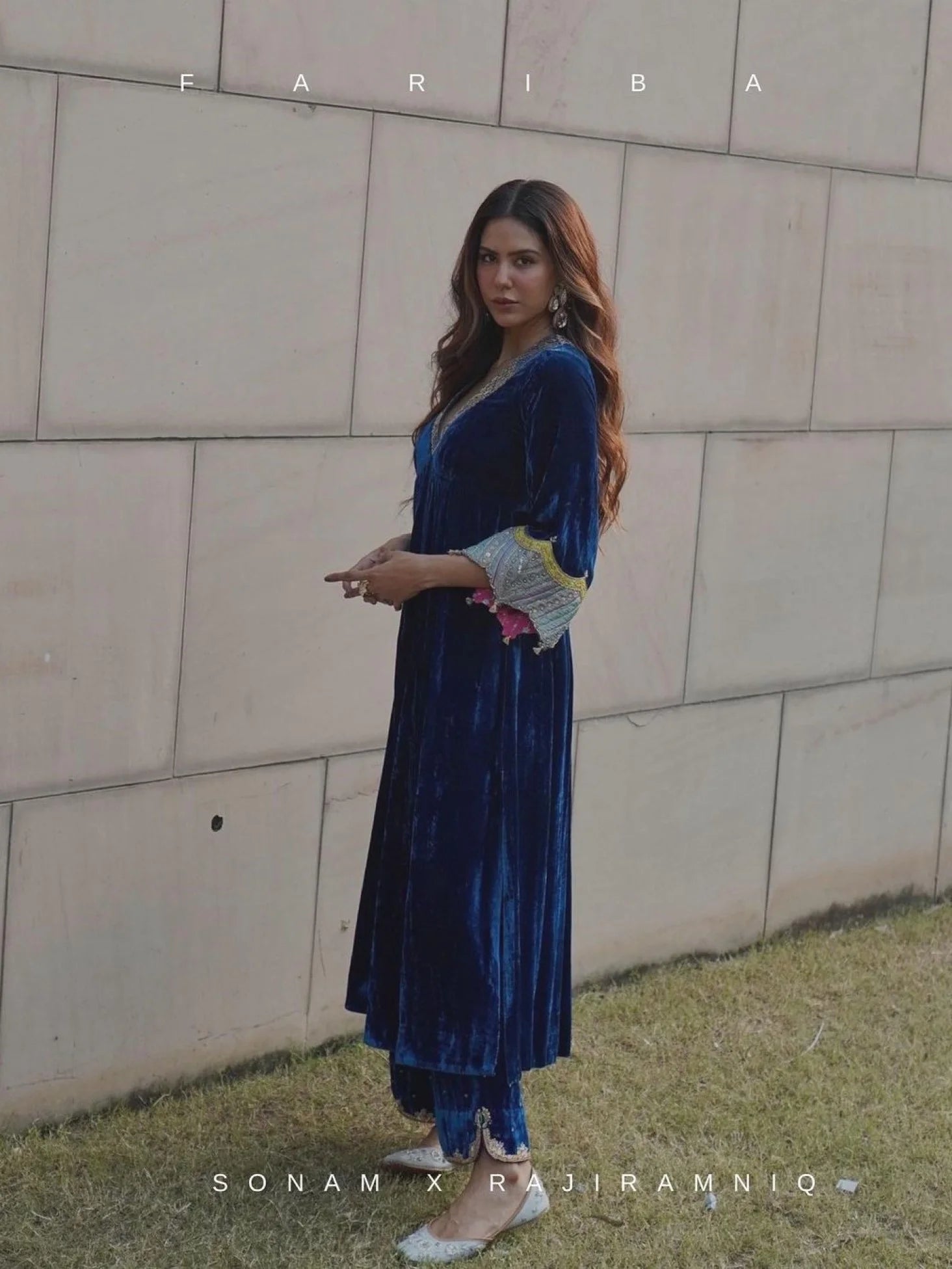 Fariba Blue Bell Sleeve Velvet Kurta Set