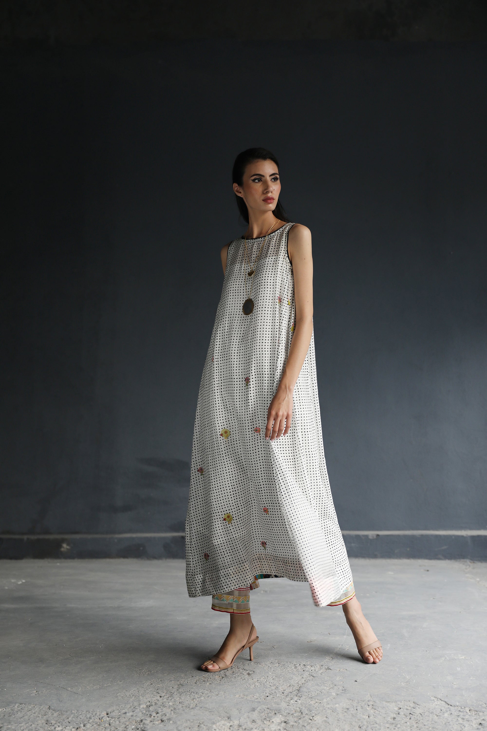 Love To Dot Side Pintucks Kurta Set