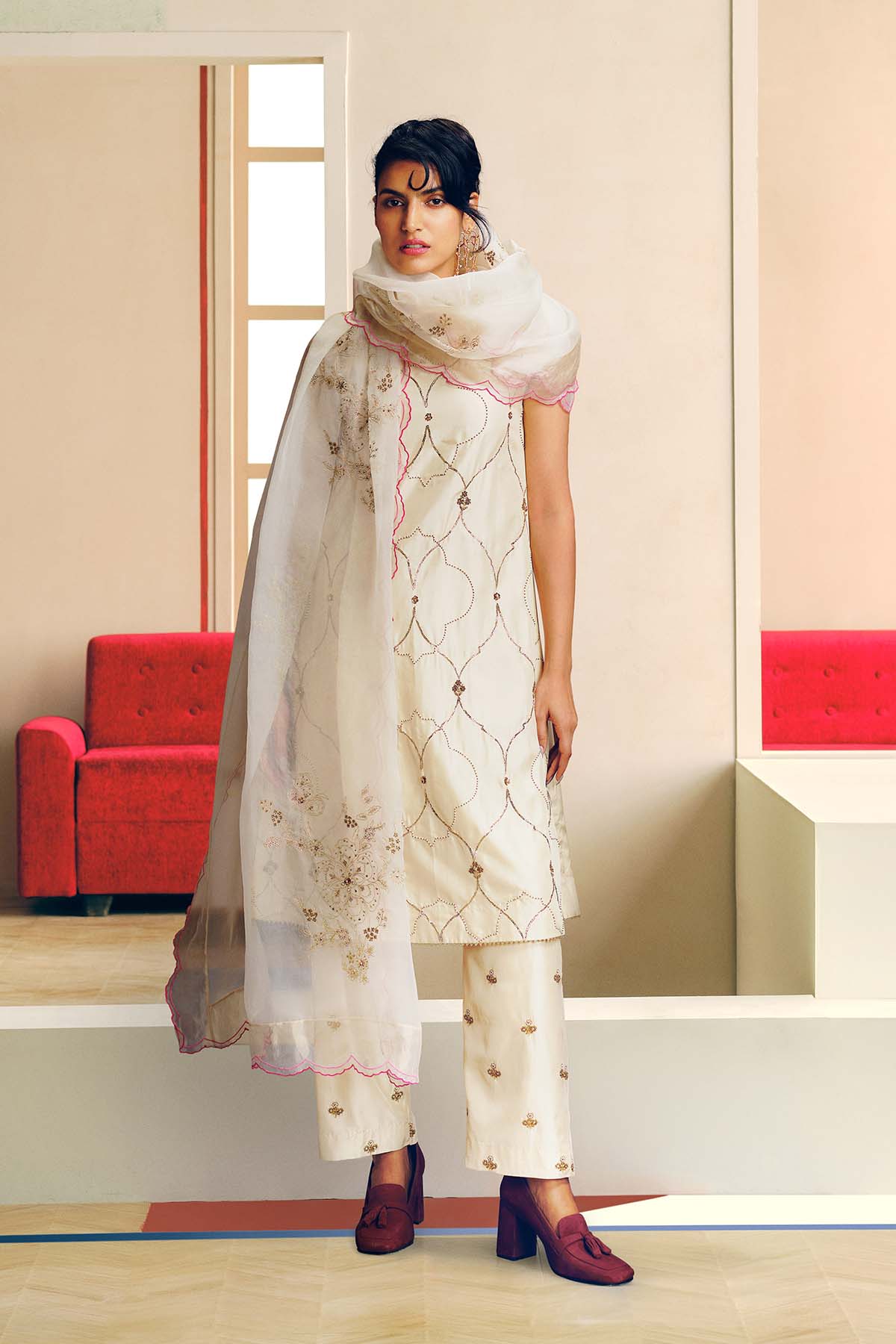 NILOUFER IVORY SCALLOP EMBROIDERY KURTA SET