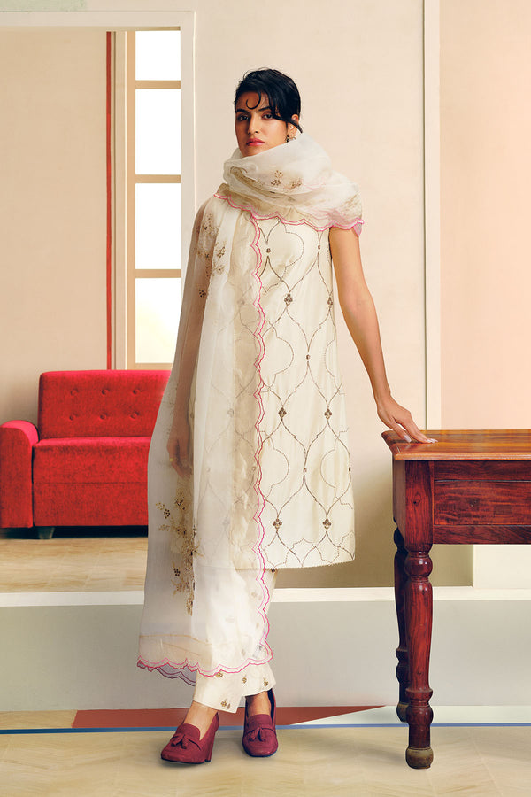 NILOUFER IVORY SCALLOP EMBROIDERY KURTA SET
