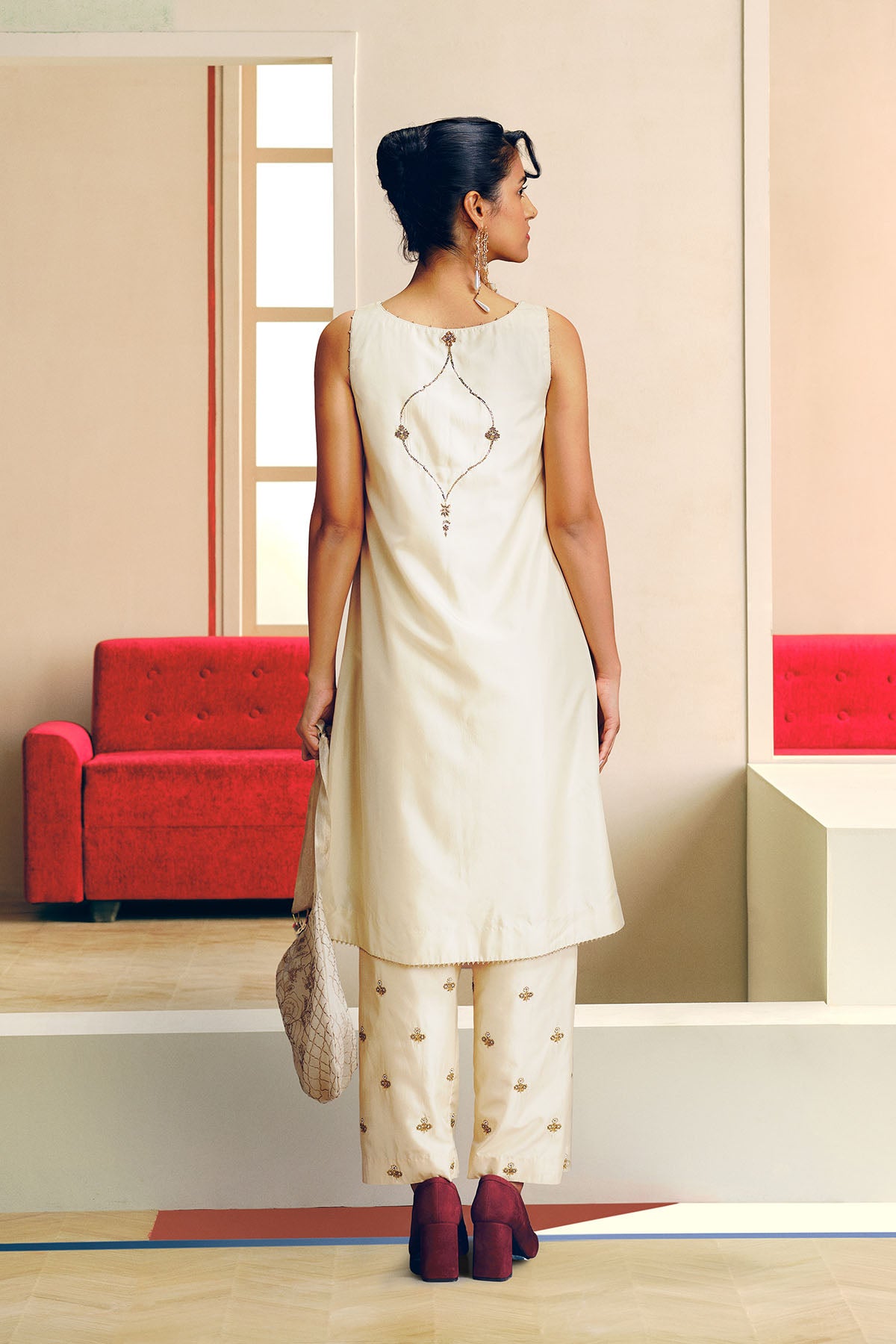 NILOUFER IVORY SCALLOP EMBROIDERY KURTA SET