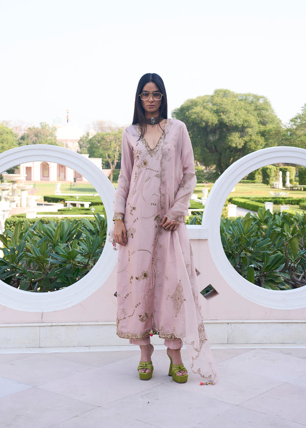 Retro Raani Champagne Pink Jaal Kurta Set