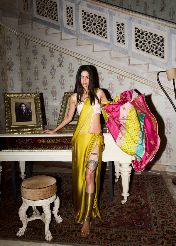 Retro Raani Multicolor Embroidered Saree Set