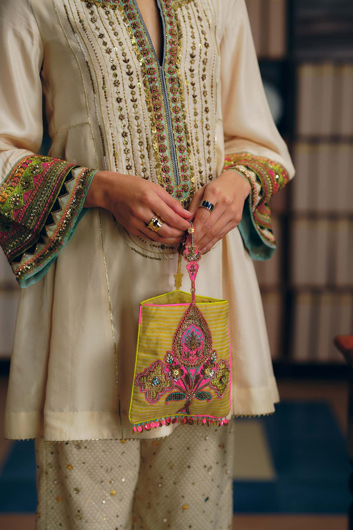 NILOUFER IVORY SHORT SIDE KALI KURTA SET