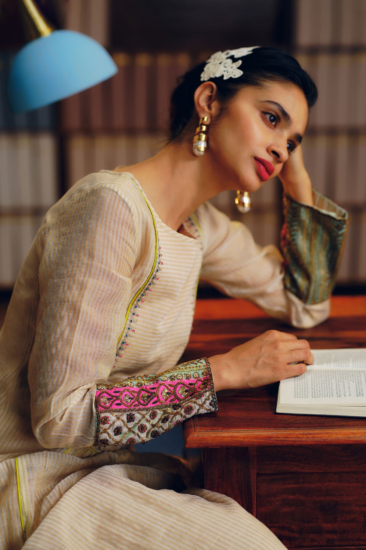 NILOUFER IVORY STRIPE TISSUE FRONT PUCKERING KURTA SET