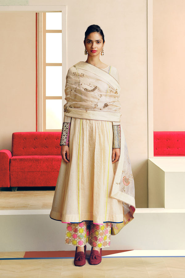 NILOUFER IVORY STRIPE TISSUE FRONT PUCKERING KURTA SET