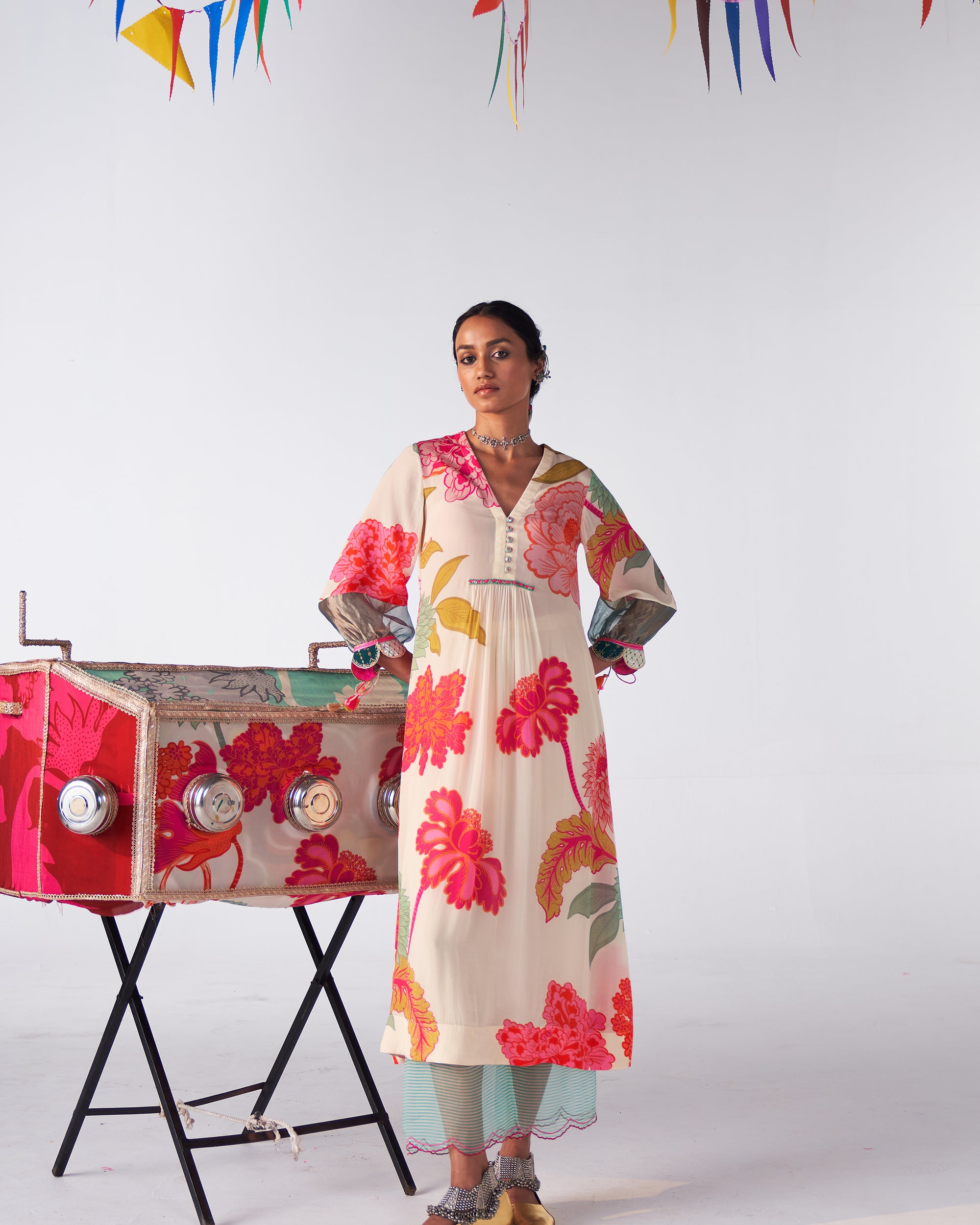 Sakhi Ivory Flower Printed Kurta Set