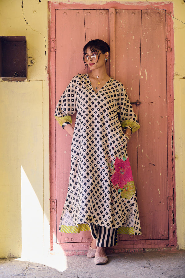 Safar Flower Embroidered Linen Kaftan Kurta Set