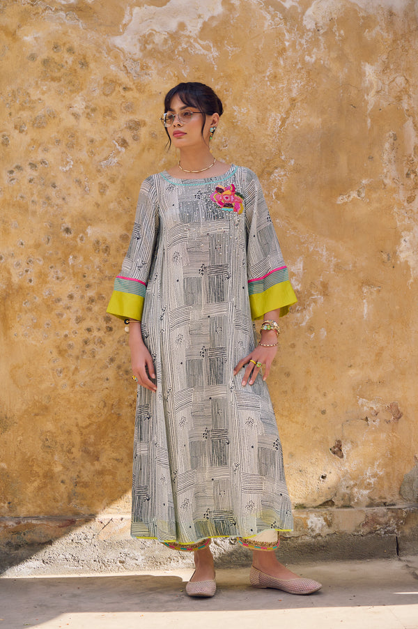 Safar B&W Floral Boota Side Pintuck Kurta Set