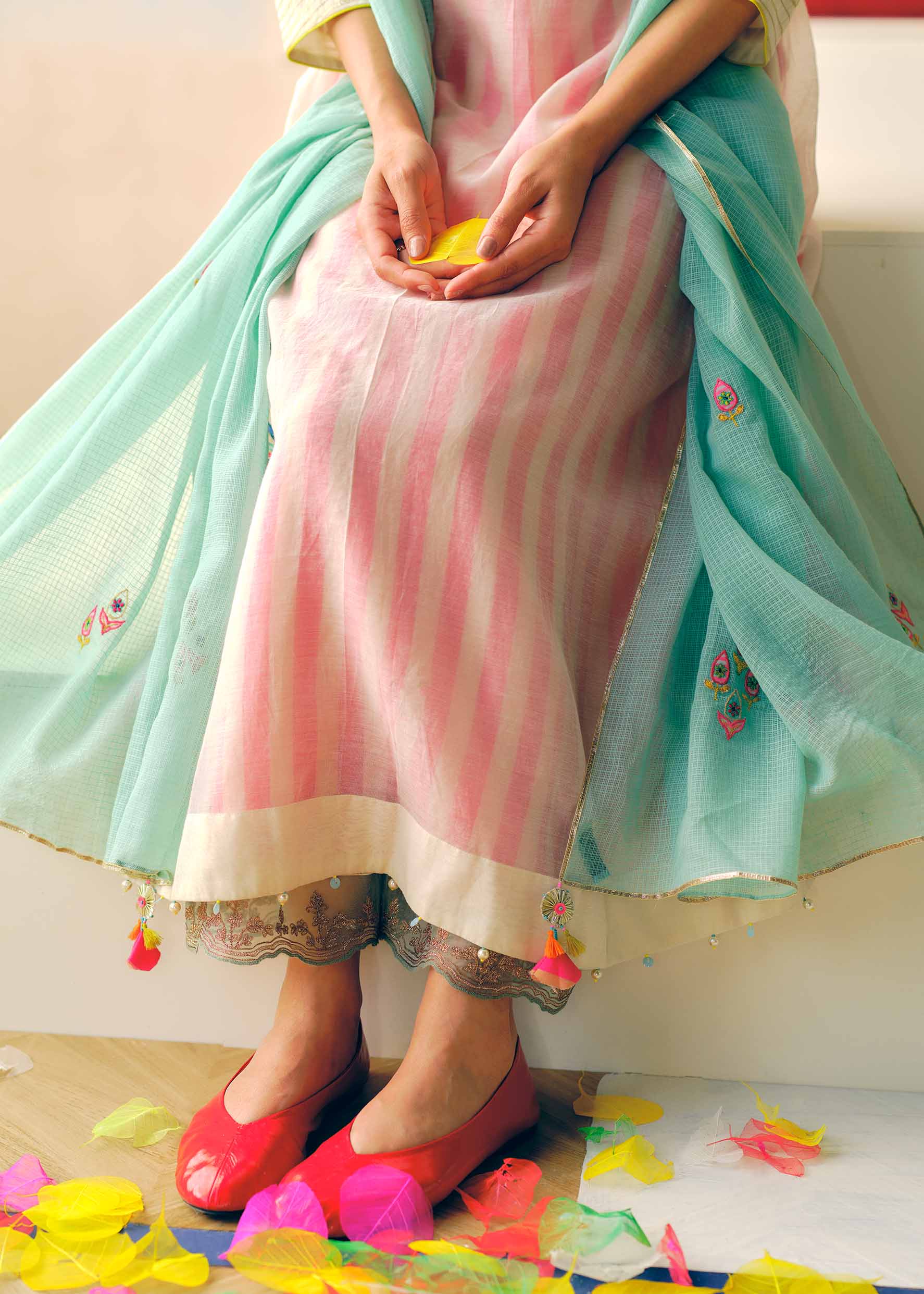 Zyra Ivory - Pink Stripe Big Flower Kurta Set