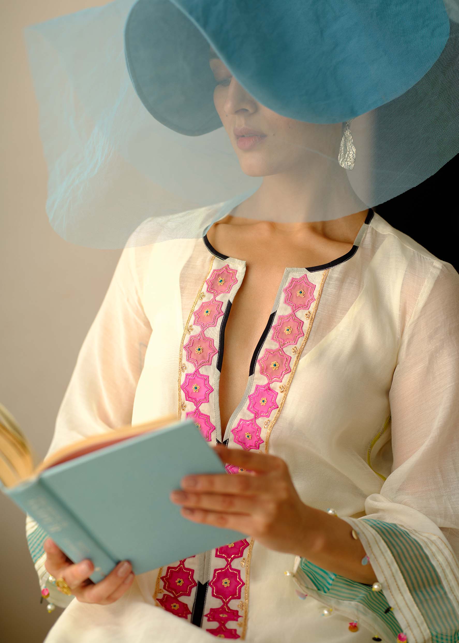 Zyra Ivory Gultara Kurta Set