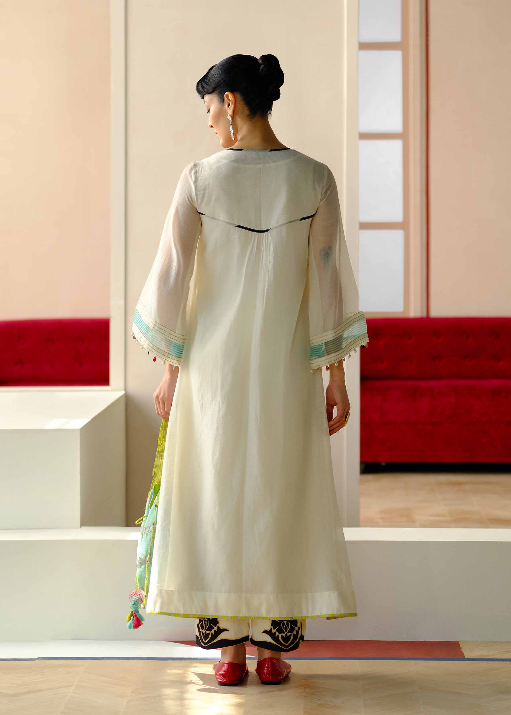 Zyra Ivory Gultara Kurta Set